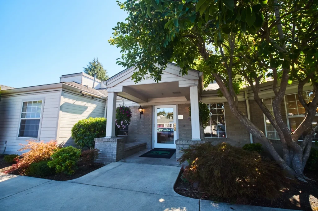 Farmington Square Medford - Assisted Living in Medford, OR photo 3